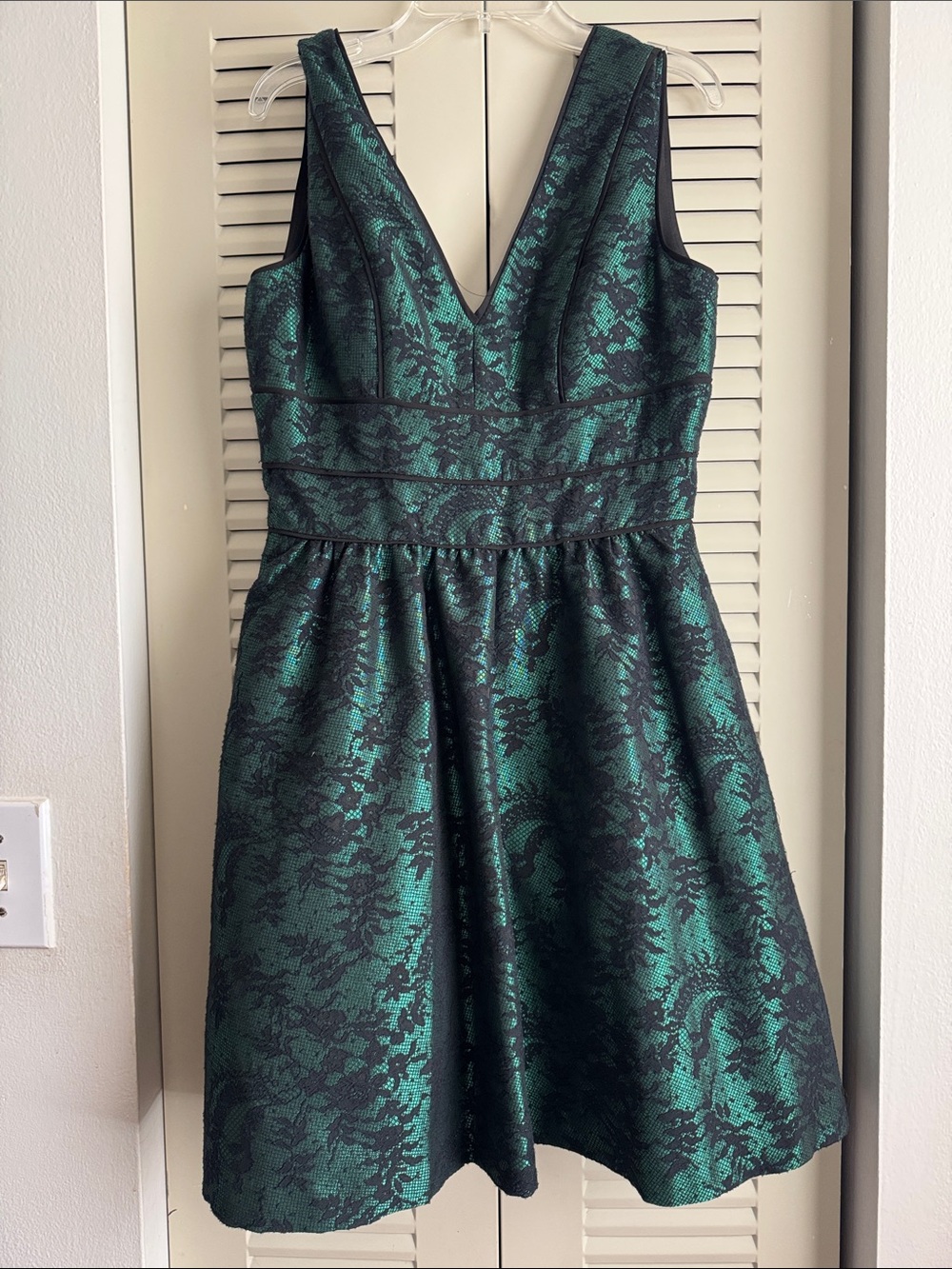Jessica Simpson Emerald and Black V-Neck Jacquard Party Dress